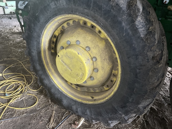 2011 John Deere 7260R Tractor