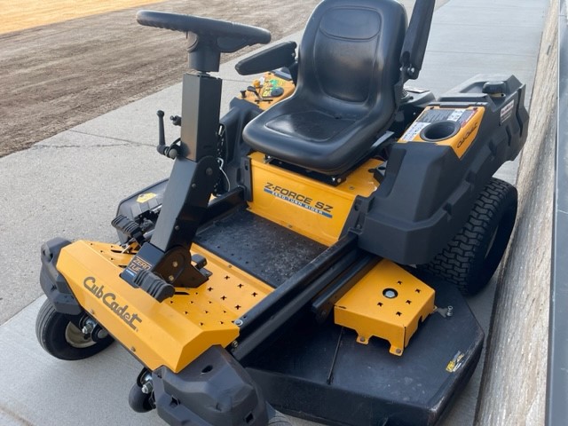 2015 Cub Cadet Z-Force SZ60 KW Mower/Zero Turn