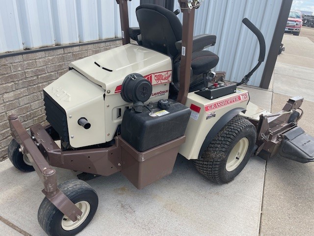 2022 Grasshopper 729 liquid cooled Kubota, 61" side discharge Mower/Zero Turn