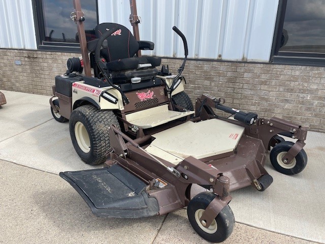 2022 Grasshopper 729 liquid cooled Kubota, 61" side discharge Mower/Zero Turn