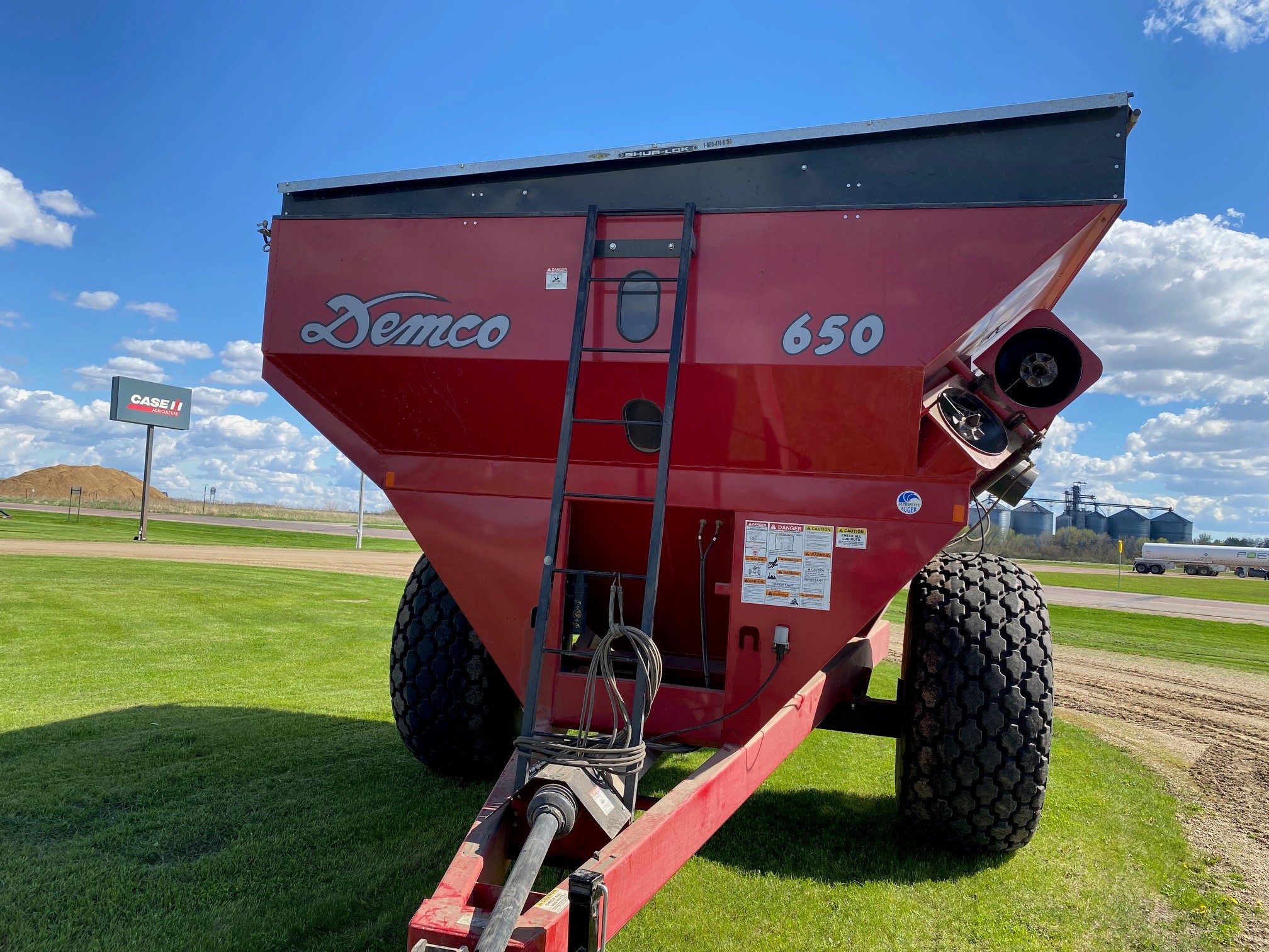 2011 Demco 650 Grain Cart