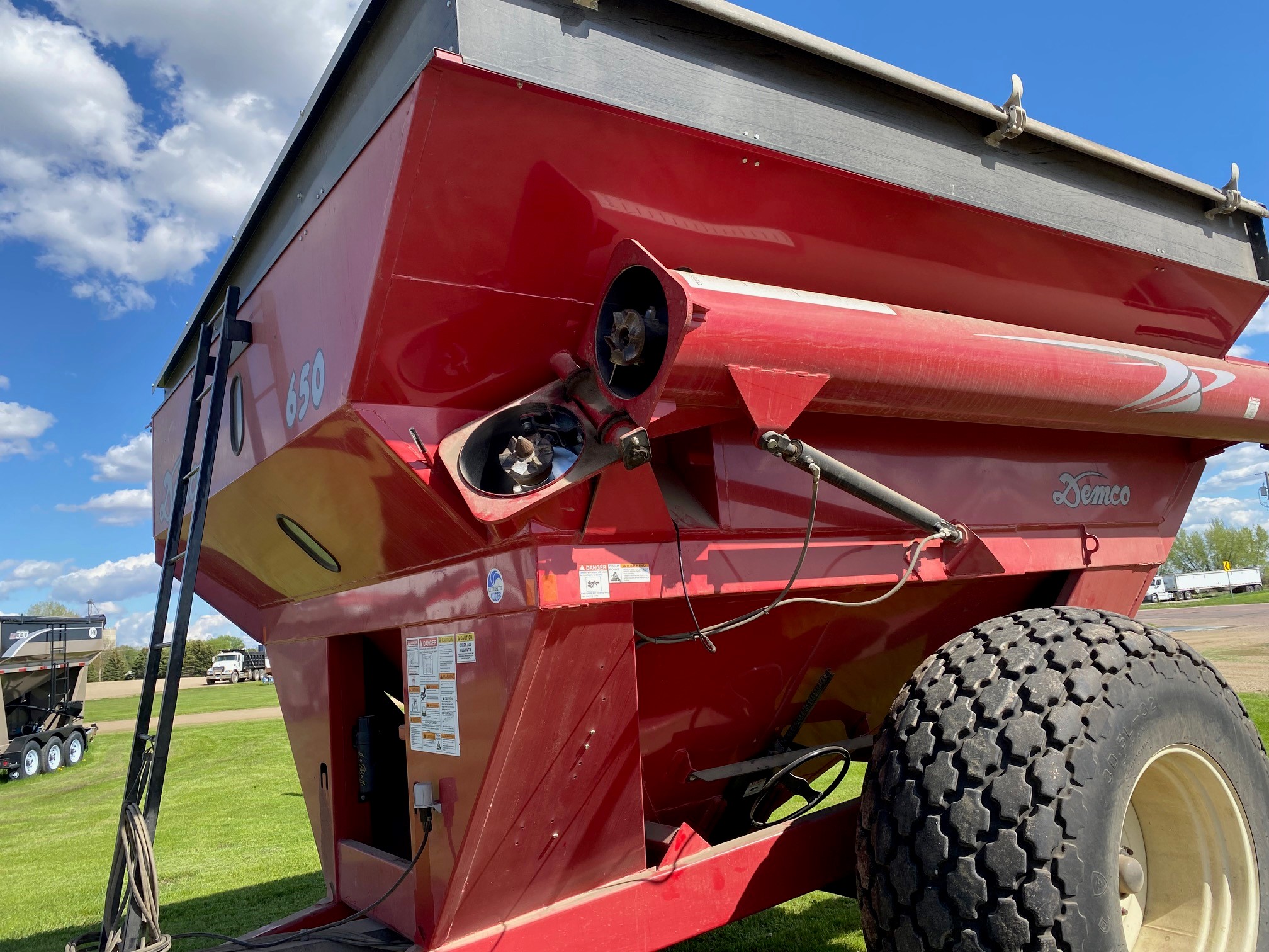 2011 Demco 650 Grain Cart