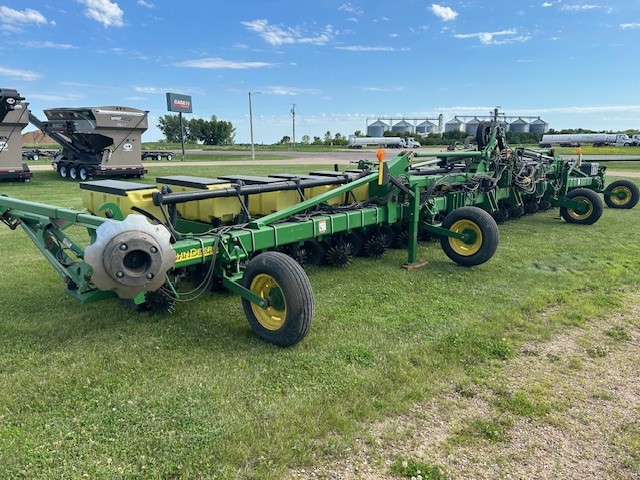 2007 John Deere 1720 MaxEmerge XP 16R30 Planter