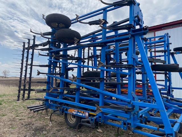 1998 DMI TIGER MATE II--48.5 w/3 Bar Harrow Field Cultivator