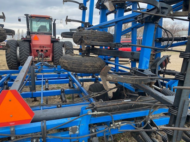 1998 DMI TIGER MATE II--48.5 w/3 Bar Harrow Field Cultivator