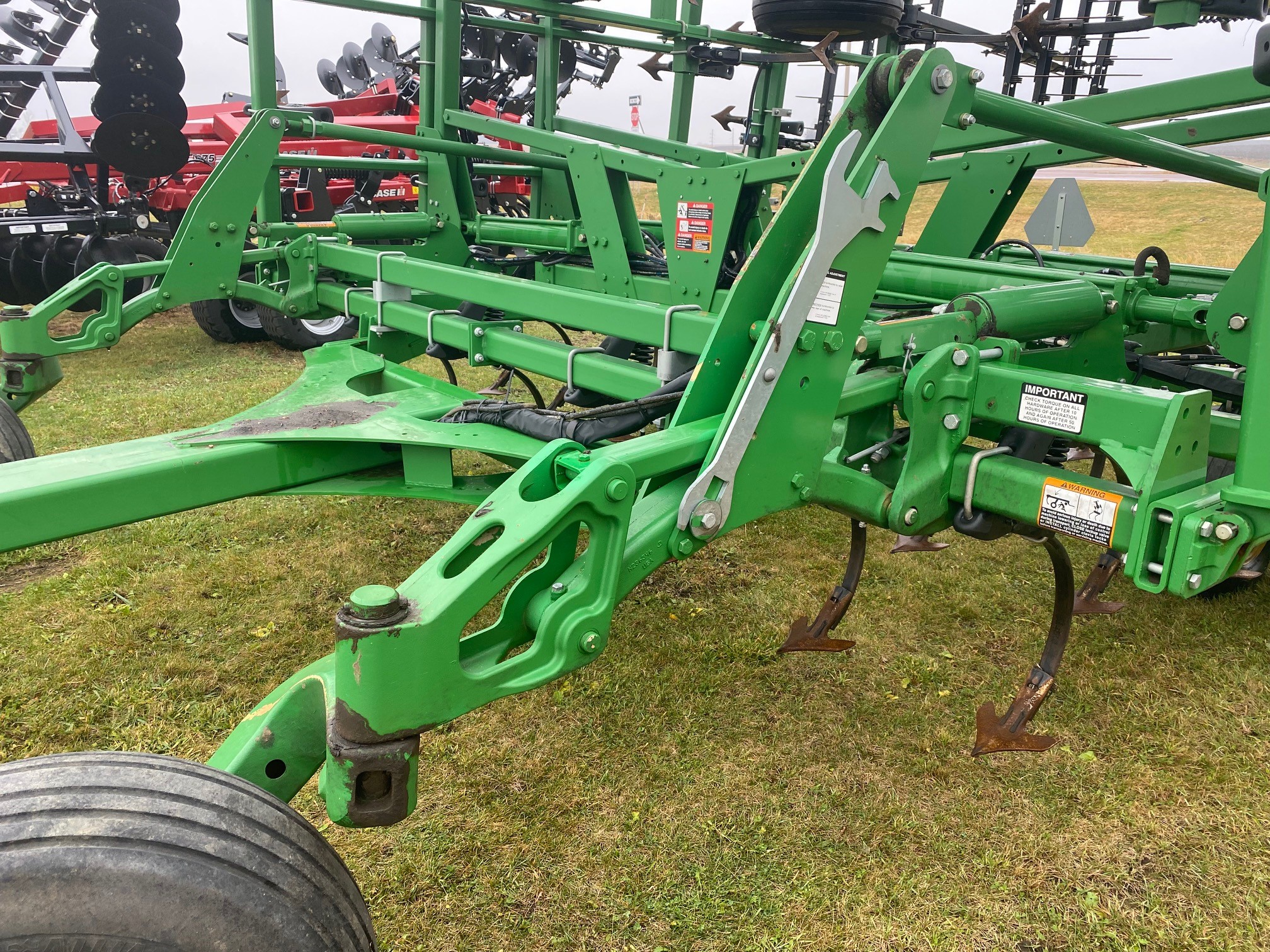 2014 John Deere 2210 Field Cultivator
