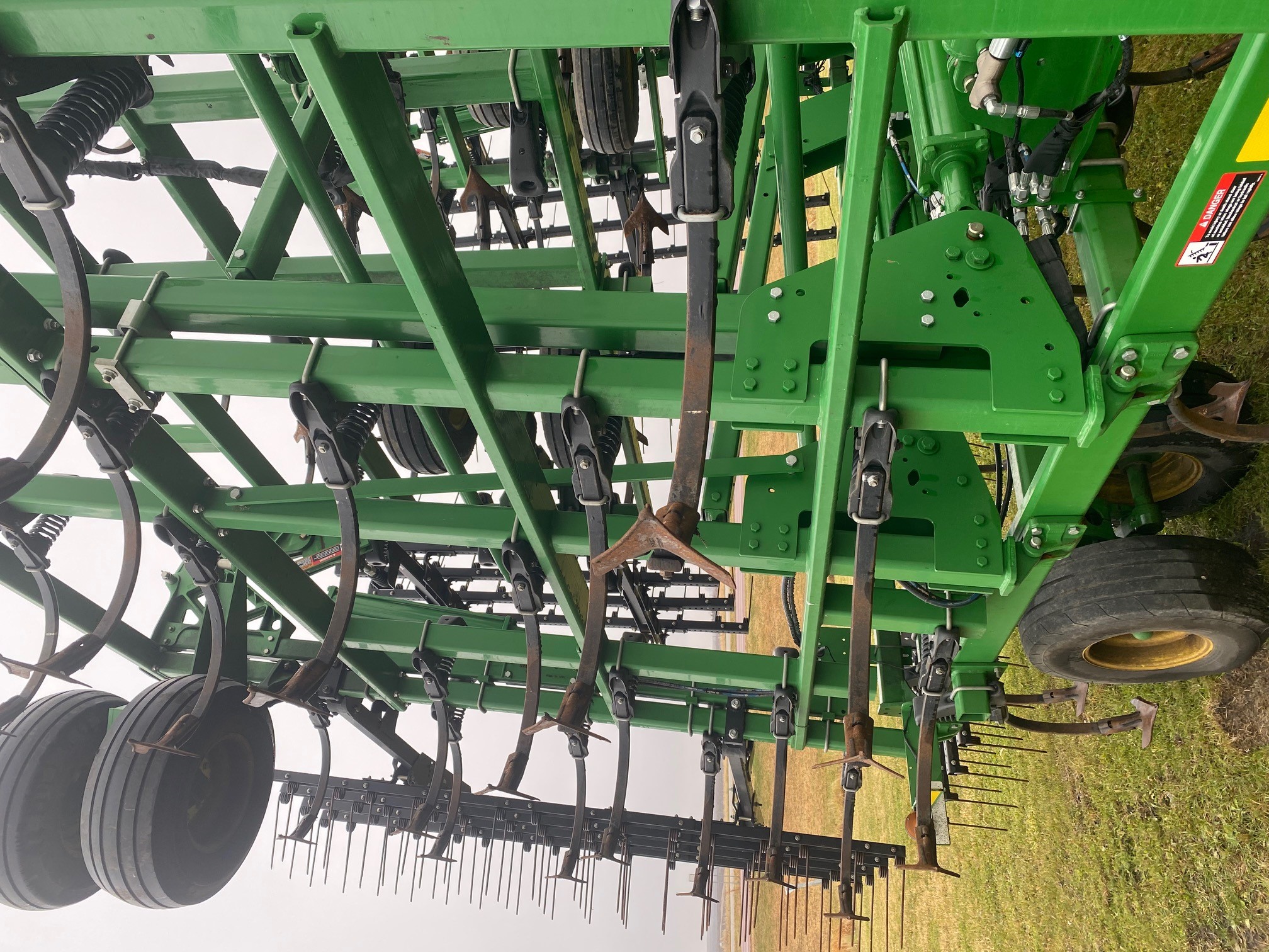 2014 John Deere 2210 Field Cultivator