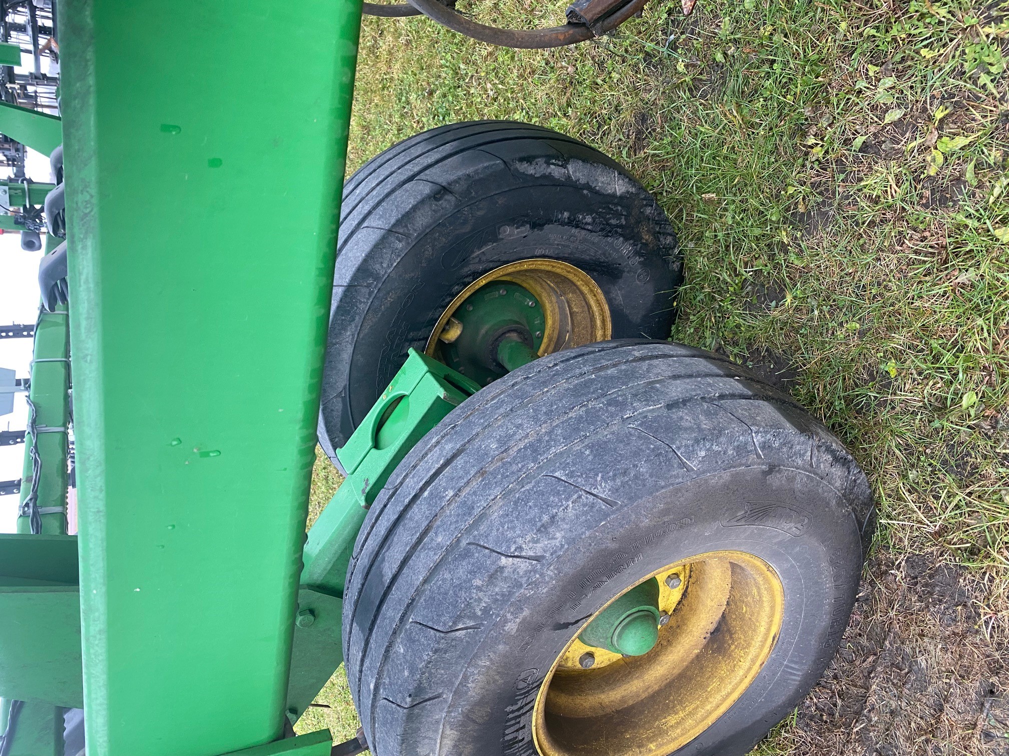 2014 John Deere 2210 Field Cultivator
