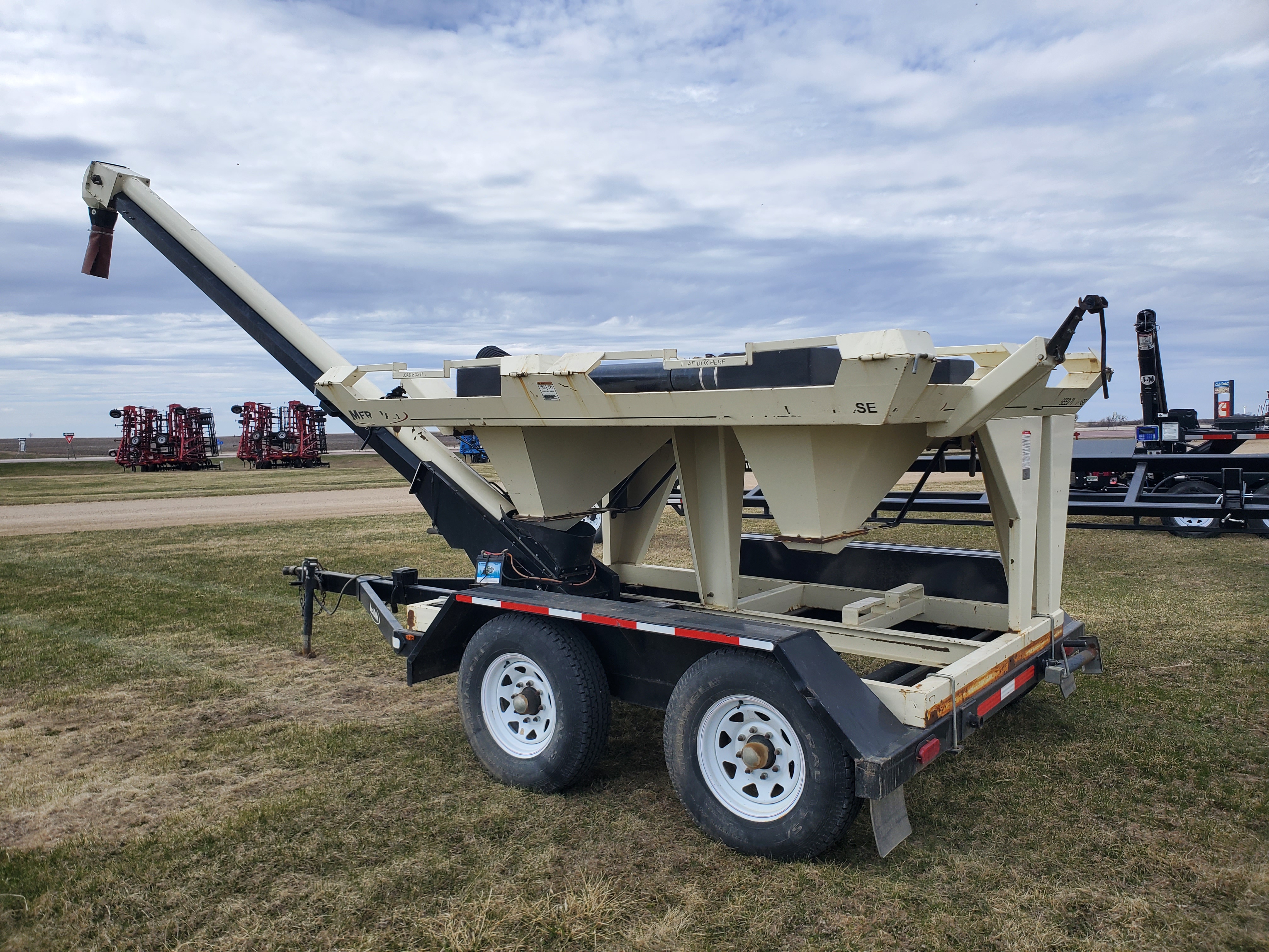 2010 Friesen Titan 4 SE Seed Tender