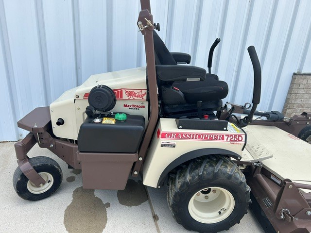2021 Grasshopper 725DT w/72" SD Mower/Zero Turn