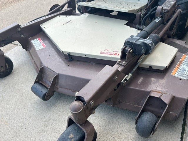 2013 Grasshopper 727T6 w/61" SD deck Mower/Zero Turn