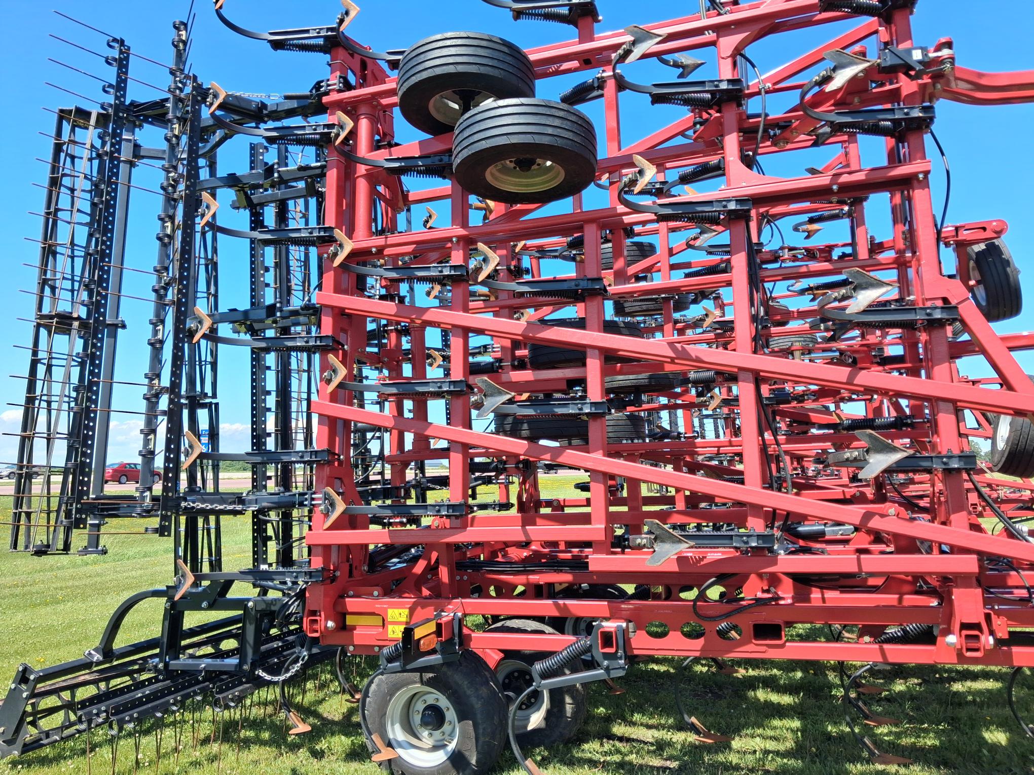 2025 Case IH TIGER-MATE 255--60.1FT Floating & Narrow Transport Field Cultivator