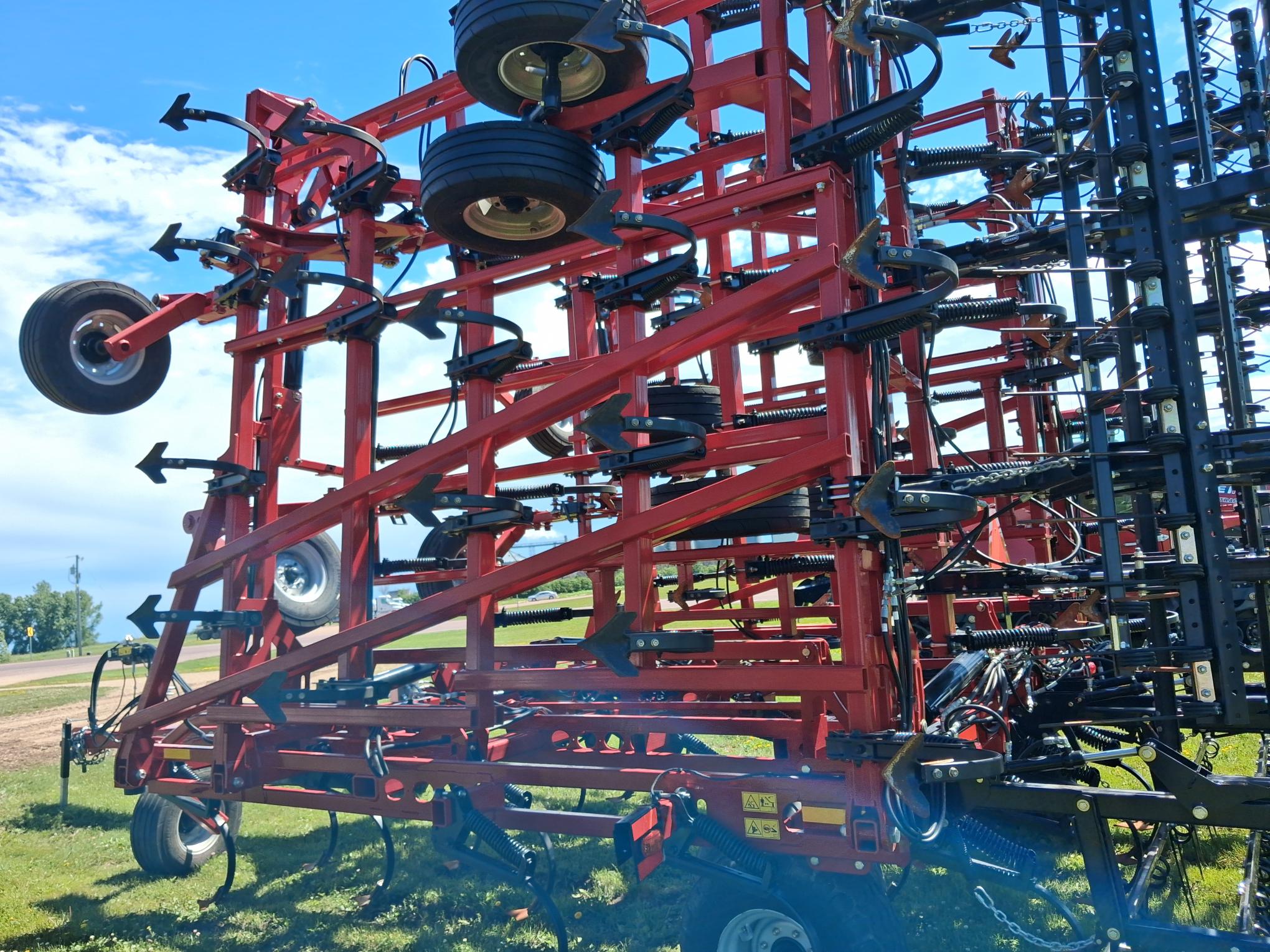 2025 Case IH TIGER-MATE 255--60.1FT Floating & Narrow Transport Field Cultivator