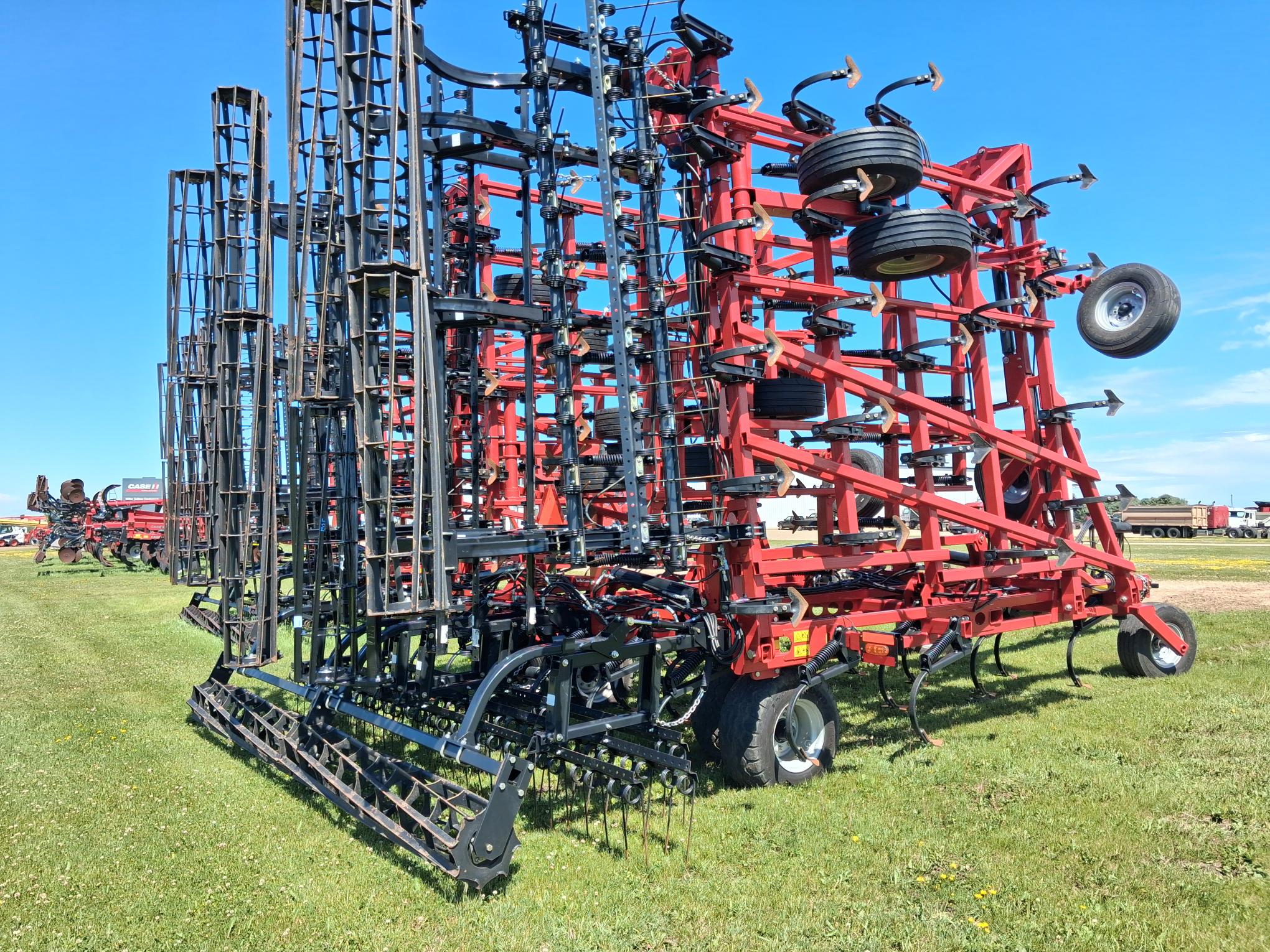 2025 Case IH TIGER-MATE 255--60.1FT Floating & Narrow Transport Field Cultivator
