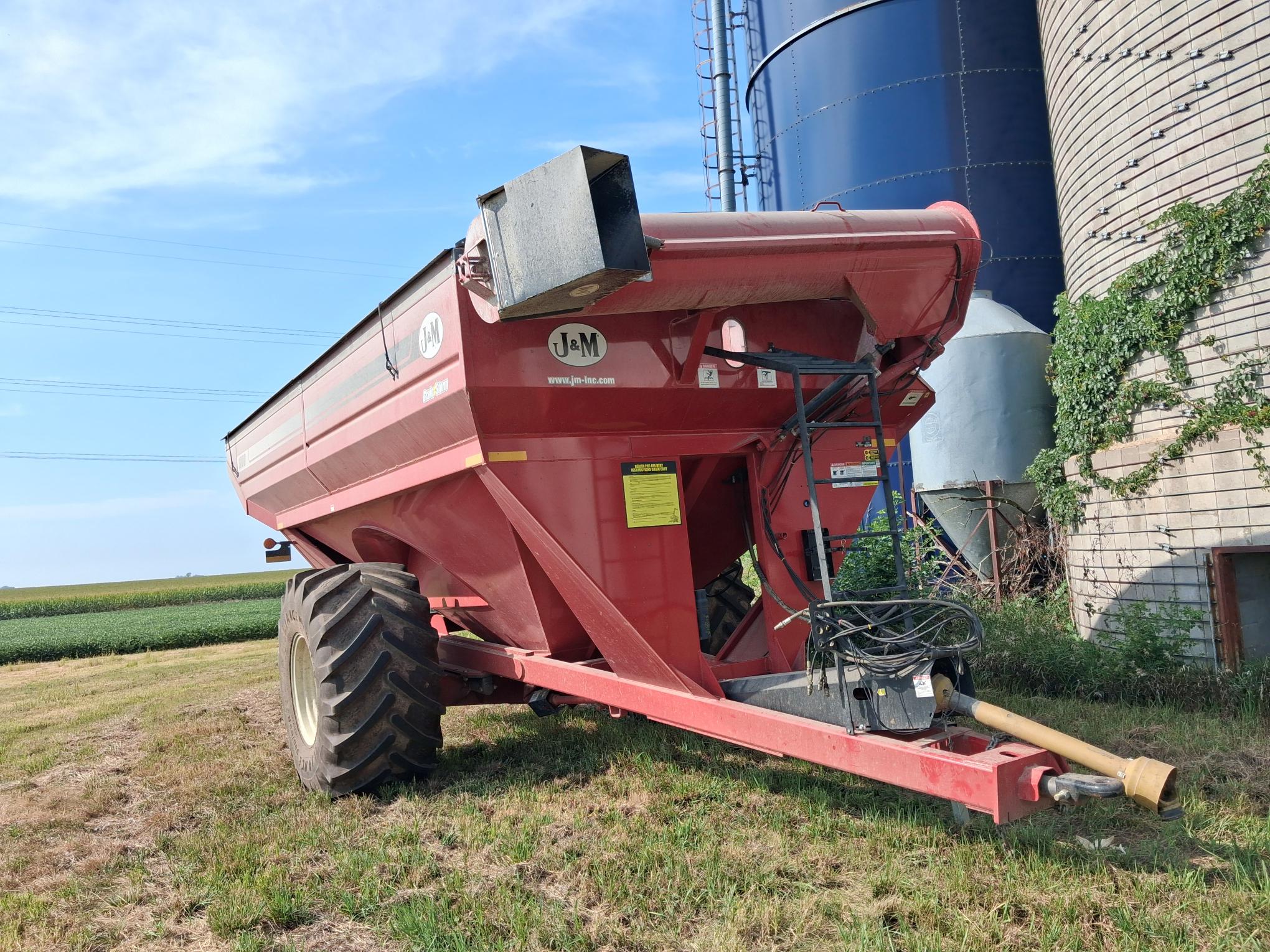 2022 J&M 1000-20 Grain Cart
