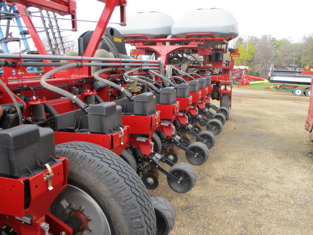 2013 Case IH 1255 24R30" Planter