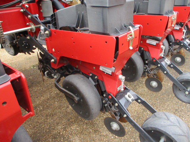 2013 Case IH 1255 24R30" Planter