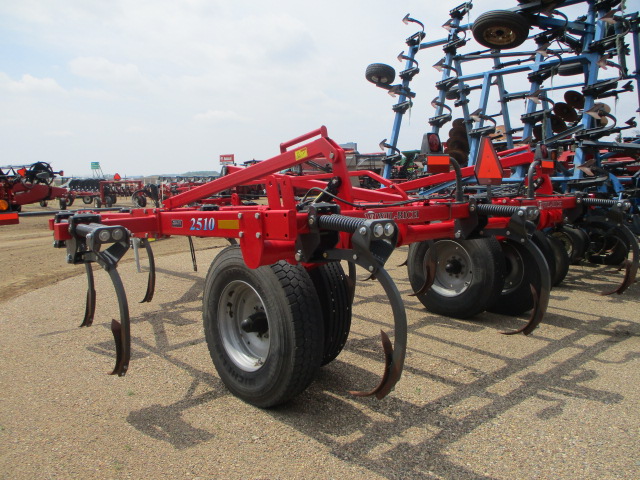 2015 Wil-Rich 2510 Chisel Plow