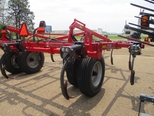 2015 Wil-Rich 2510 Chisel Plow