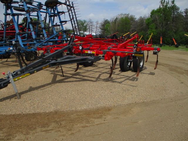 2015 Wil-Rich 2510 Chisel Plow