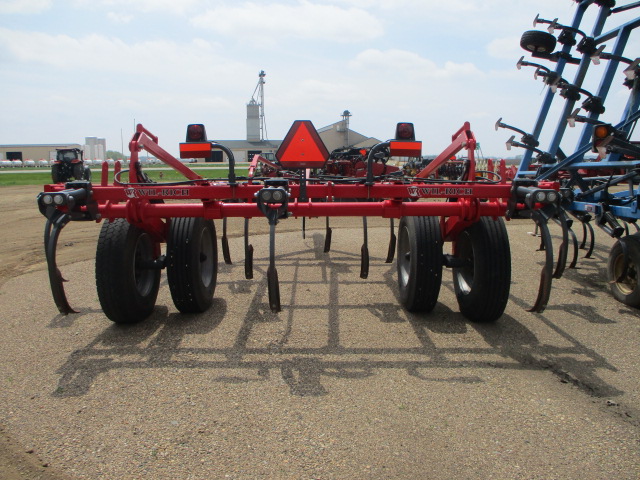 2015 Wil-Rich 2510 Chisel Plow