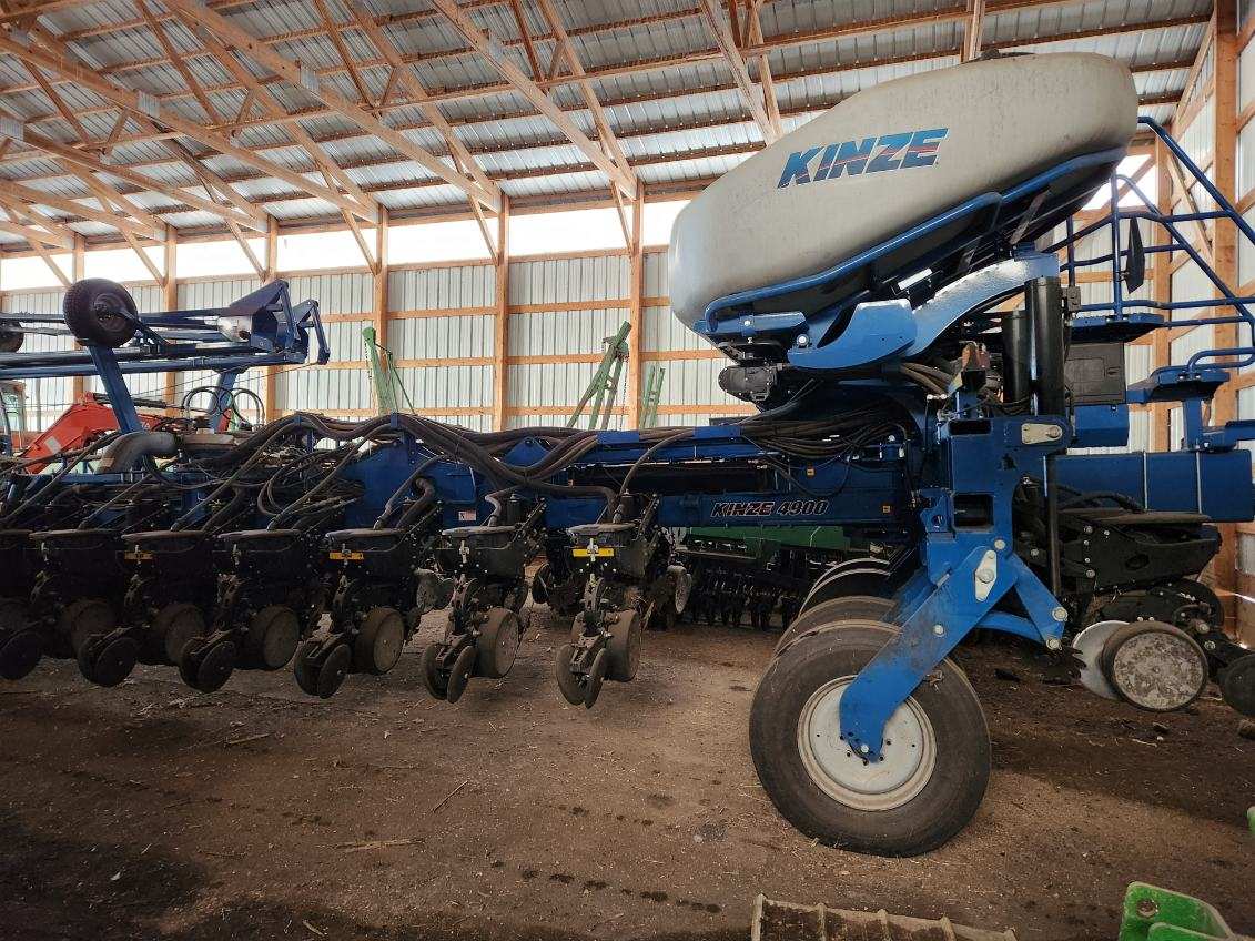 2014 Kinze 4900 Planter