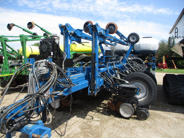 2014 Kinze 4900 24R30 Planter