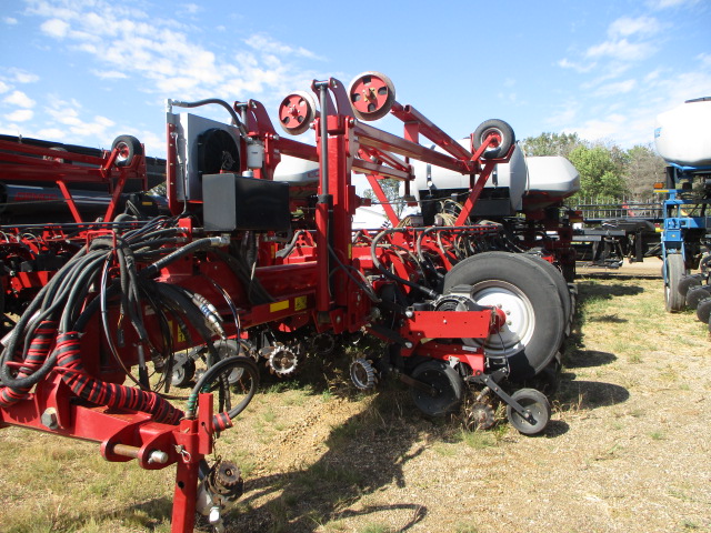 2019 Case IH ER 2150 Planter 24 Row 30"FF No Liq Planter