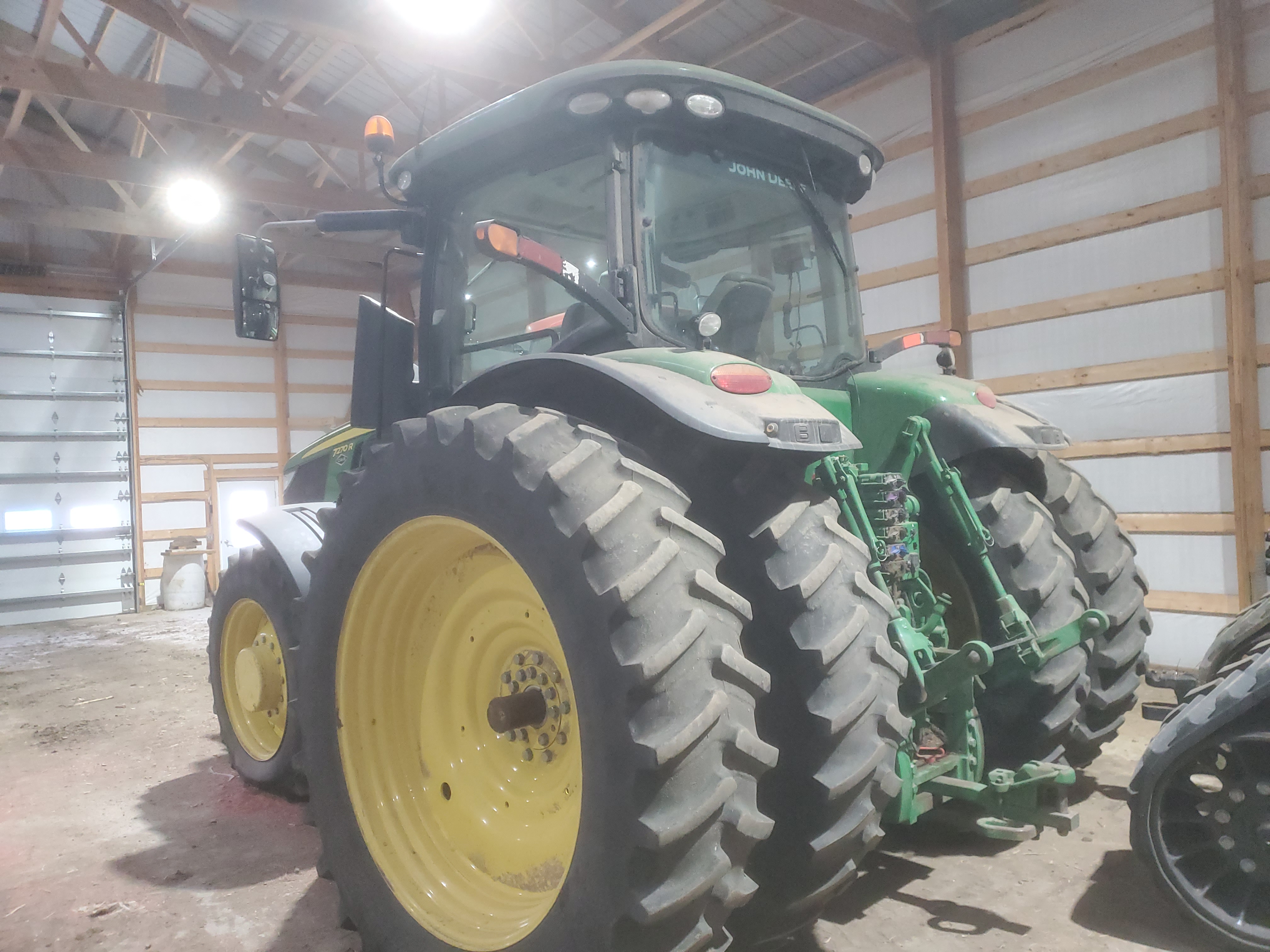 2017 John Deere 7270R Tractor