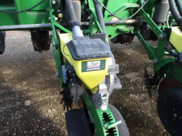 2011 John Deere 1770 24R30 Planter