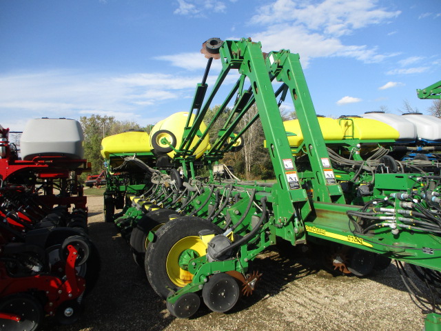 2011 John Deere 1770 24R30 Planter