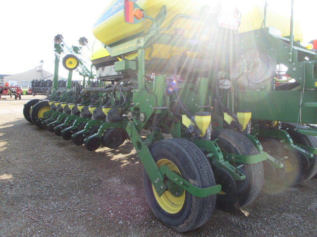 2011 John Deere 1770 24R30 Planter