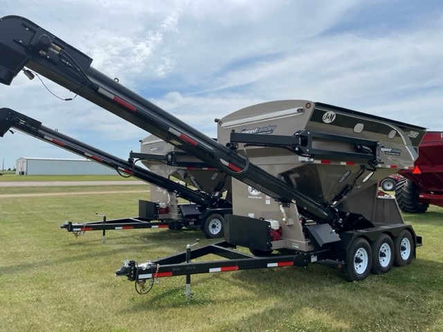 2024 J&M 390ST Seed Tender