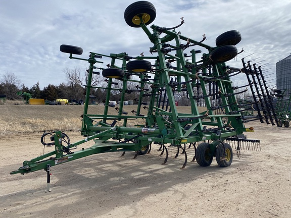 2009 John Deere 2210 Field Cultivator