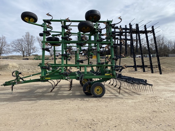 2009 John Deere 2210 Field Cultivator