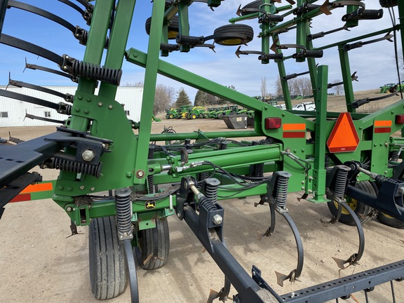 2009 John Deere 2210 Field Cultivator