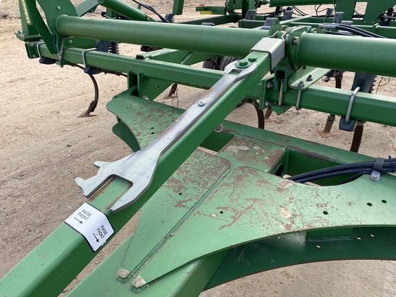 2009 John Deere 2210 Field Cultivator