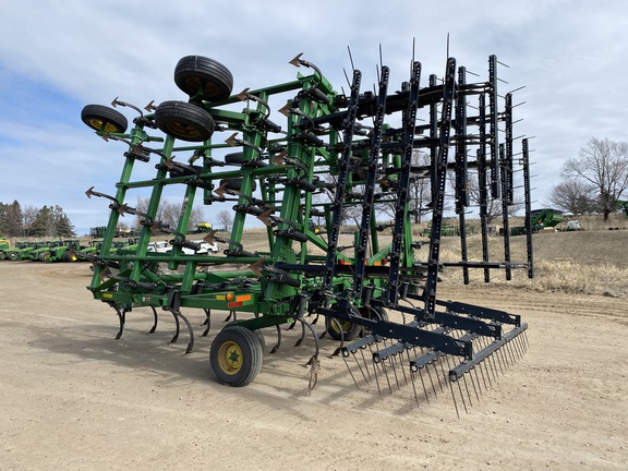 2009 John Deere 2210 Field Cultivator