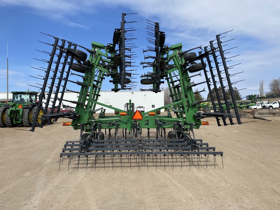 2009 John Deere 2210 Field Cultivator