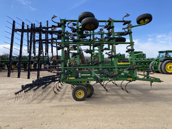 2009 John Deere 2210 Field Cultivator