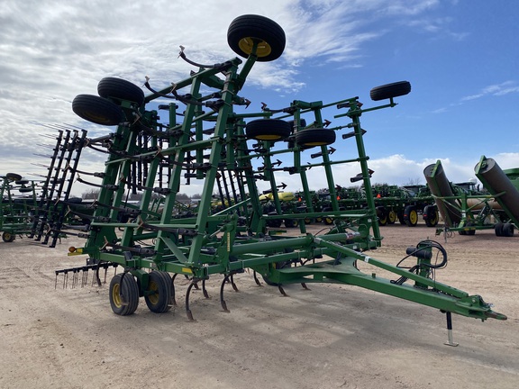 2009 John Deere 2210 Field Cultivator