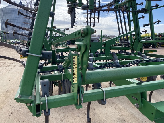 2009 John Deere 2210 Field Cultivator