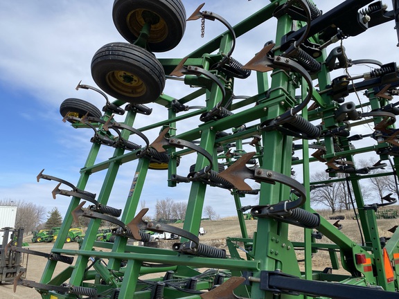 2009 John Deere 2210 Field Cultivator