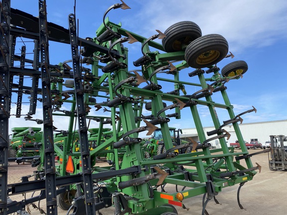 2009 John Deere 2210 Field Cultivator