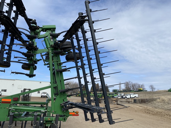 2009 John Deere 2210 Field Cultivator