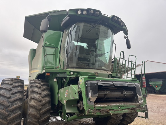 2022 John Deere S780 Combine