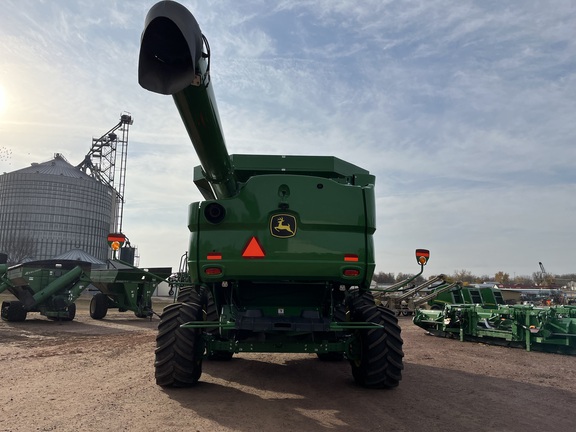 2022 John Deere S780 Combine