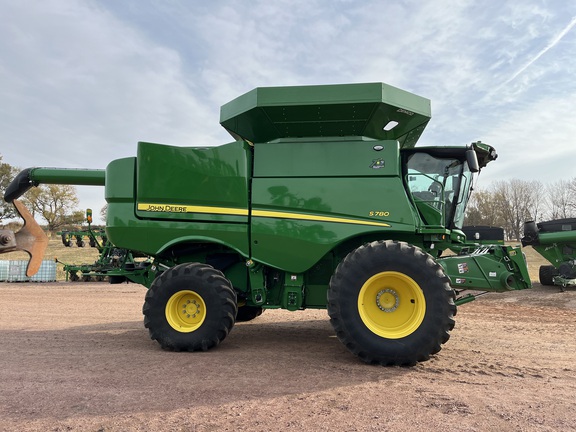 2022 John Deere S780 Combine