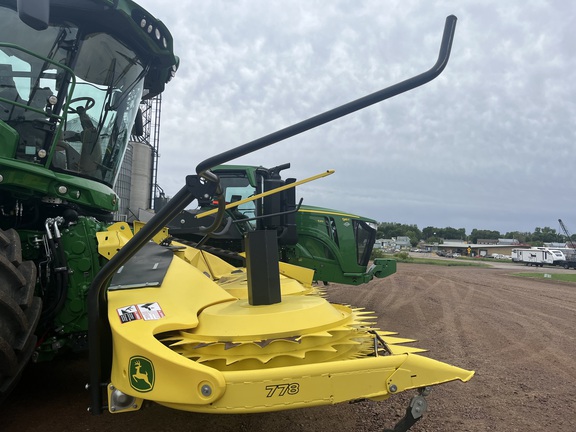 2022 John Deere 778 Header Forage