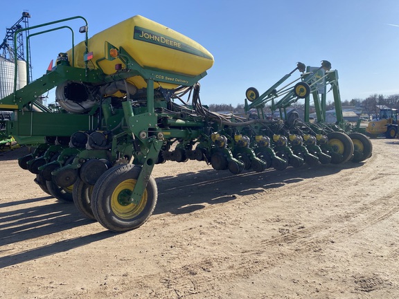 2012 John Deere 1770NT CCS Planter